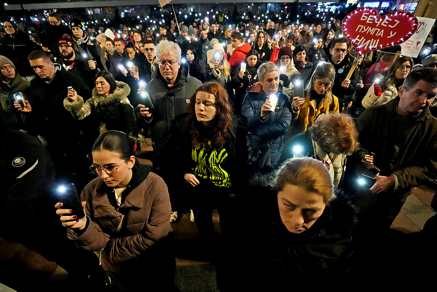 Десетки хиляди блокираха Ниш за 18 часа