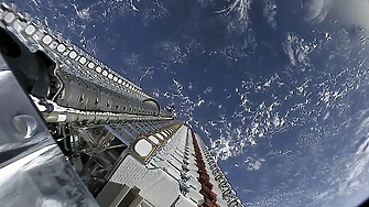 Как Starlink на Мъск печели от новите мита?