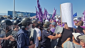 Сблъсъци между жандармерия и протестиращи горски, вицепрезидент на КНСБ бе задържан (ВИДЕО)
