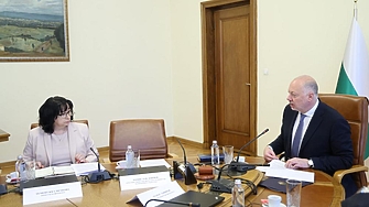 Държавата срещу ситния шрифт и спекулантите - въвеждат още мерки срещу поскъпването преди еврото
