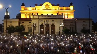 "Нямате белезници за всички". ПП с нов протест в София в защита на кмета на Варна