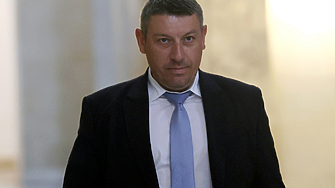 За да назначат своя човек в ДАНС, управляващите махат указа на Радев
