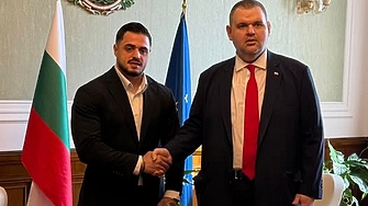 И Карлос Насар се снима под герба с Пеевски, "от възпитание"