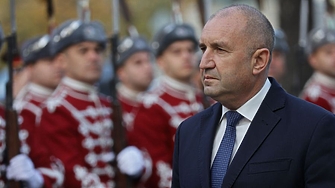 Радев: Борисов капитулира пред Пеевски, предава властта