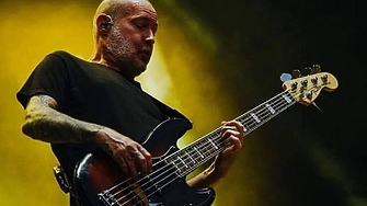 Почина басистът на Limp Bizkit Сам Ривърс