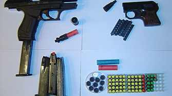 Жена с маска и газов пистолет ограби магазин във Варна