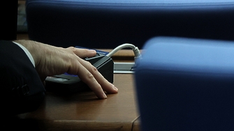 ДАНС ще решава за "Лукойл". Парламентът отхвърли ветото на президента