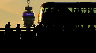 Десетки хиляди си потрошили колите в дупки във... Великобритания. Ремонт на път може да отнеме век