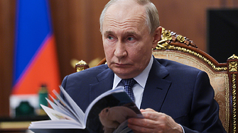 Русия затваря улични музиканти за песни срещу Путин