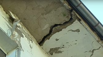 Доброволно предайте ключовете... Хората от напукан заради метрото блок са притеснени от мародери