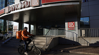 В чии ръце ще отиде "Лукойл" и кой ще плаща сметката