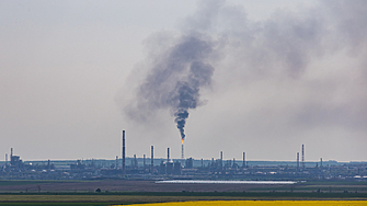 "Политико": България проучва възможности за отсрочка на американските санкции спрямо "Лукойл"