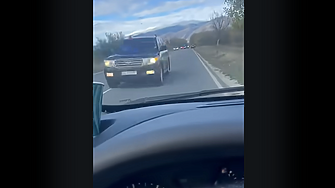 Джипове на НСО изтикват "простосмъртните", на ръба на пътна трагедия (ВИДЕО)