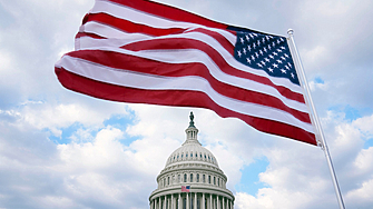 Край на блокадата? Осем демократи се отцепиха и подкрепиха законопроект за финансиране на федералните институции