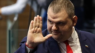 Пеевски "за хората", който иска да е цар