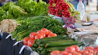 Спадът на цените на плодове и зеленчуци на борсите продължава