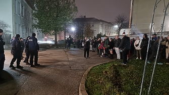 "Няма до позволя да тормозят семейството ми." Кметът на Враца се оплаква от протестиращи в прокуратурата