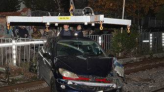 Трамвай удари друг след катастрофа с 4 коли