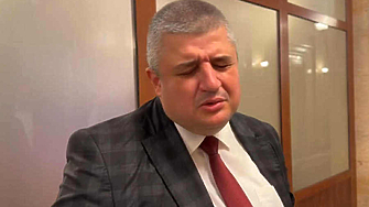 Трудоустрояваме в НС някакви разпасани простаци, които говорят, сякаш са в селската кръчма