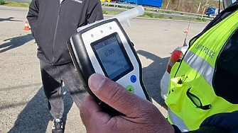 След 40 опита с дрегера и 3 минути закъснение: Съдът отмени глобата на шофьорка с дихателни проблеми