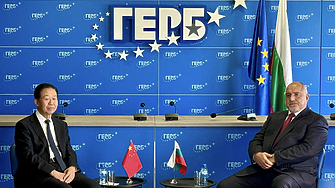 Знамето на Украйна изчезна от централата на ГЕРБ при среща с делегация от Китай