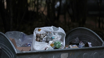 "Завързвайте ги добре." Район "Слатина" раздава на жителите си 20 хиляди ролки с чували за смет