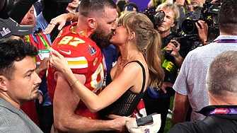 Парасоциален е думата за 2025 г. на речника на Кеймбридж. Какво означава?