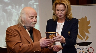 Почина Боян Радев