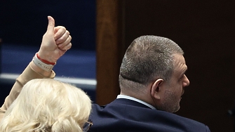 ДЕНЯТ В НЯКОЛКО РЕДА: Новото начало вдига контрапротести на 9 декември