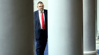 NZZ: „Делян Пеевски – олигархът, който командва България“