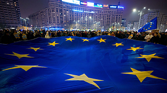 „Правосъдие, не корупция." Вълна от протести с искане за независима съдебна система заля Румъния