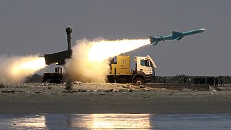 Украйна удари руски военен кораб и нефтена платформа в Каспийско море