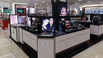 ДЕНЯТ В НЯКОЛКО РЕДА: Българите се страхуват, че еврозоната ще им вземе парите. И пазаруват повече