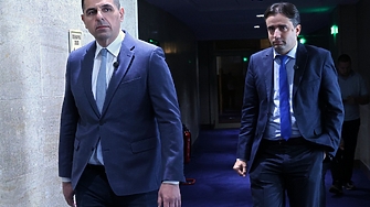 "Убеден комунист, поддръжник на ДС и сподвижник на Тодор Живков". "Да, България" отговаря на Бойко Борисов