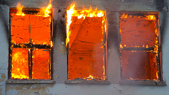 Две жени са загинали при пожари