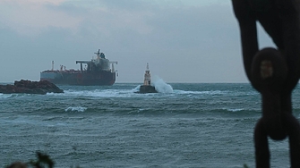 Танкерът "Кайрос" е празен. Двигателите му са напълно извън строя