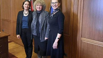 Защо се наложи посланиците на Германия и Франция да бранят председателя на ВКС?  И от кого