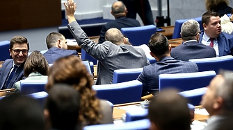 Парламентът прие единодушно оставката на кабинета