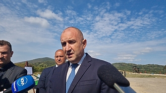 ДЕНЯТ В НЯКОЛКО РЕДА: ще прави ли Радев партия - това е въпросът