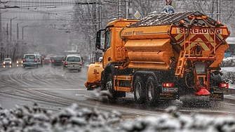 Софийските улици обработени против заледяване. Проходът Шипка е почистен