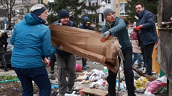 ДЕНЯТ В НЯКОЛКО РЕДА: опити за почистване