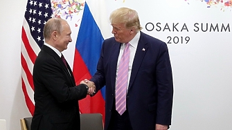 ДЕНЯТ В НЯКОЛКО РЕДА: Тръмп брои барели, Путин - свещени воини, Пеевски - надценката