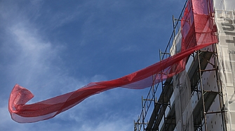 Жълт код за вятър, снеговалеж и поледици, но и много топло - до 16°-17°