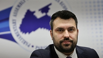 Неловко мълчание в карибска буря