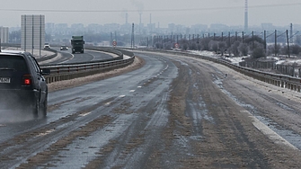 Облачността намалява, сковава мраз