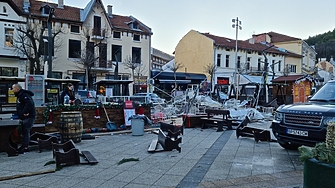 Ураганен вятър остави стотици домакинства без ток във Враца, Мездра и Монтана (ОБНОВЕНА)