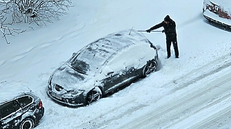 Сняг, студ и дървена ваканция: Северна България под зимна блокада