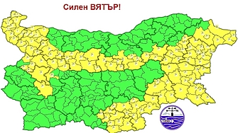 Силни ветрове - в 16 области в страната
