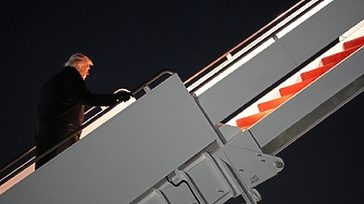 Напът за Давос: Тръмп обърна самолета и се върна поради технически проблем