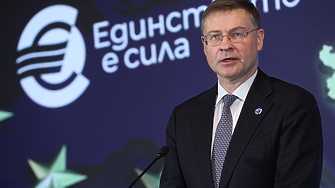 Валдис Домбровскис: България, поздравления за приемането на еврото!